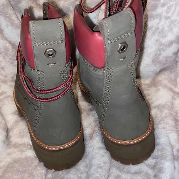 Timberland Women's Courmayeur Valley 6" Boot Fashion - Picture 4 of 5